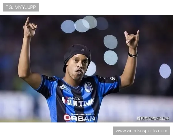 足球明星面具热潮揭秘：从偶像崇拜到文化符号的多元演绎