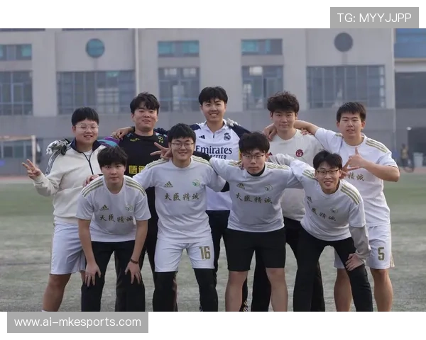 足球球星精彩瞬间拼图素材库打造独特视觉体验助力足球文化传播 足球球星精彩瞬间拼图素材库打造独特视觉体验助力足球文化传播